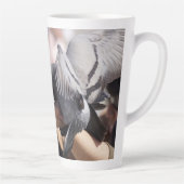 Duivenvogels Kleurrijke vleugels Foto voor Vogelli Latte Mok (Rechts)