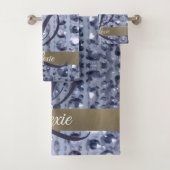 Duizelend Glittery Blue Beads Monogram Bad Handdoek (Insitu)