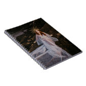 duizelingwekkende vrouwen die op stenen spiraalboe notitieboek (Rechterzijde)