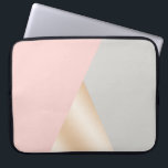 Duizelroze, grijze en gouden geometrische driehoek laptop sleeve<br><div class="desc">Elegant geometrisch ontwerp met een zwart roze,  grijs en faux roos gouden kleurenblok.</div>