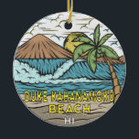 Duke Kahanamoku Beach Hawaii Vintage Keramisch Ornament<br><div class="desc">Duke Kahanamoku Beach heeft een tekening gemaakt met bergen en oceaangolven op de achtergrond. Ideaal voor iedereen die graag Duke Kahanamoku Beach bezoekt.</div>
