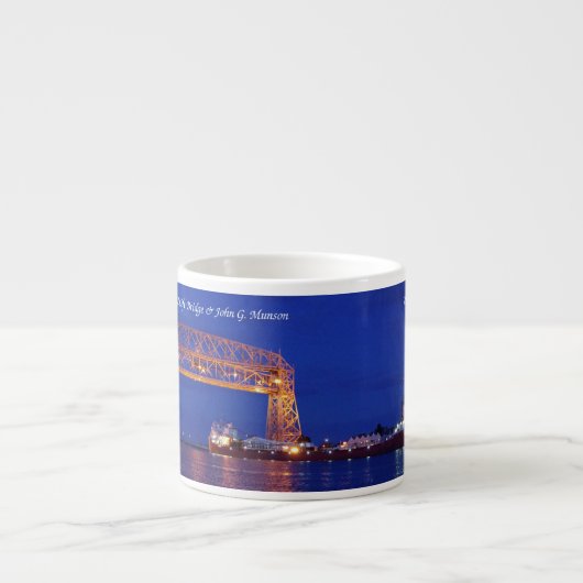 Duluth Aerial Lift Bridge & John G. Munson Espresso Kop (Voorkant)