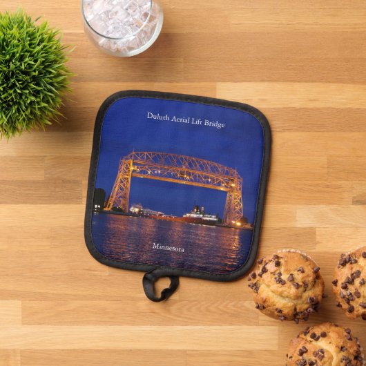 Duluth Aerial Lift Bridge & John G. Munson Pannenlap (Top down)