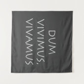 Dum vivimus vivamus wandkleed (Voorkant (horizontaal))