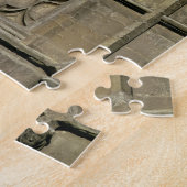 Dummvenster in de ingangsfaçade met een afbeelding legpuzzel (Zijkant)