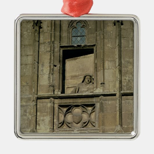 Dummvenster in de ingangsfaçade met een afbeelding metalen ornament (Voorkant)