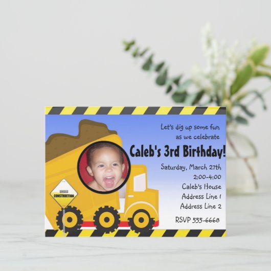 Dump truck constructie foto party uitnodiging (Staand voorkant)