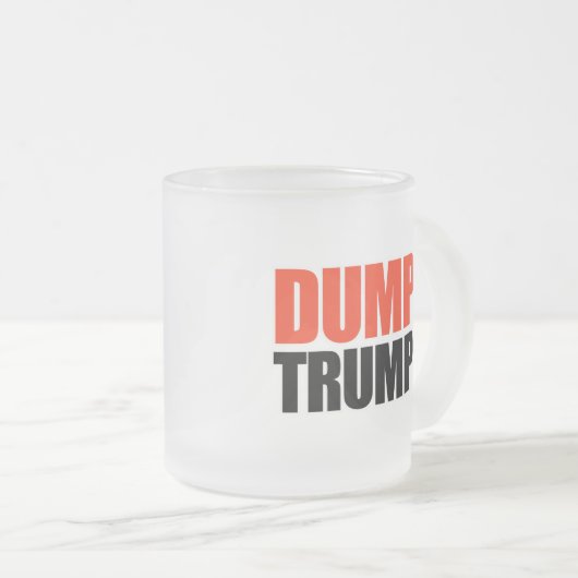 Dump Trump Matglas Koffiemok (Voorkant rechts)