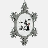 Dump Trump Tin Sneeuwvlok Ornament (Links)