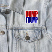 "DUMP TRUMP" VIERKANTE BUTTON 5,1 CM (In situ)