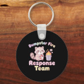 Dumpster Fire Resnse Team Raccoon Kawaii Sleutelhanger (Voorkant)