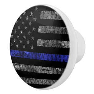 Dun blauwe lijnvlag van politie keramische knop