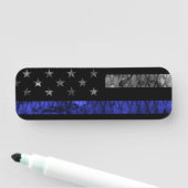 Dun blauwe lijnvlag van politie naamplaatje (In situ)