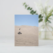Dune Buggy in Sand Briefkaart (Staand voorkant)