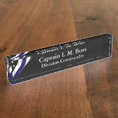 Dunne blauwe lijn met gespannen vlag naambordje (Zijkant)