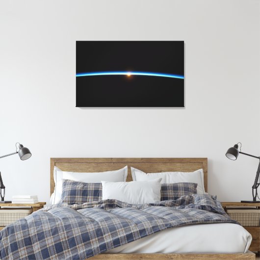 Dunne blauwe lijn verpakte canvas print (Insitu (Slaapkamer))