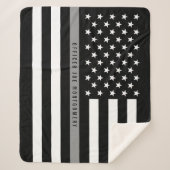 Dunne grijze lijn Amerikaanse vlag Monogram Med. Sherpa Deken (Voorkant)
