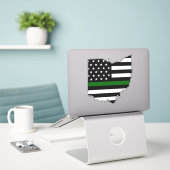 Dunne groene lijn vlag Ohio Sticker (Laptop op bureau)