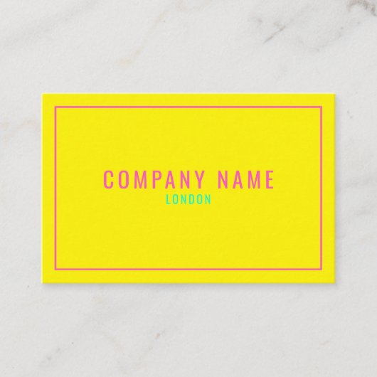 Dunne neonroze rand, geel visitekaartje (Voorkant)