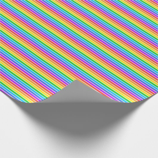 Dunne regenboog- en witstripes omslagpapier cadeaupapier (Hoek)