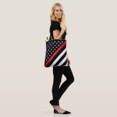 Dunne rode lijn brandweerman Amerikaanse vlag mono Tote Bag (Op model)
