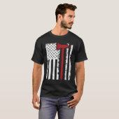 Dunne rode lijn brandweerman bijl Amerikaanse vlag T-shirt (Voorkant volledig)
