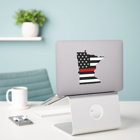 Dunne rode lijn vlag Minnesota Sticker (Laptop op bureau)