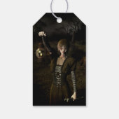 Dunne vrouw die lamp draagt cadeaulabel (Achterkant)