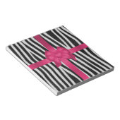 dunne zebra huid zwarte en witte roze boog notitieblok (Schuin)