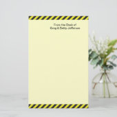 Dunne zwarte en gele diagonale strepen briefpapier (Staand voorkant)