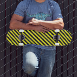 Dunne zwarte en gele diagonale strepen skateboard