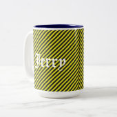 Dunne zwarte en gele diagonale strepen tweekleurige koffiemok (Voorkant links)