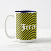 Dunne zwarte en gele diagonale strepen tweekleurige koffiemok (Links)