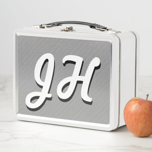 Dunne zwarte & witte strepen | Retrostyled Initial (In situ)