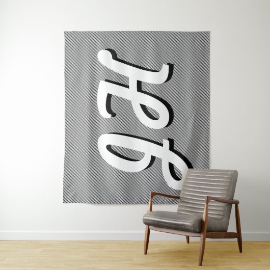 Dunne zwarte & witte strepen | Retrostyled Initial Wandkleed (In situ)