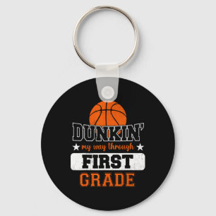 Dunnking Mijn Weg Door 1e Grade Basketbal Terug T Sleutelhanger