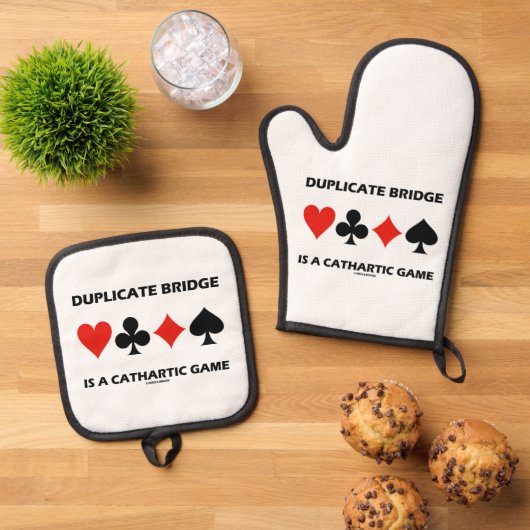 Duplicate Bridge Is A Cathartic Game Card Suits Ovenwant & Pannenlap Set (Top down)