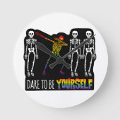 Durf jezelf te zijn Halloween Dabbing Skelet Ronde Klok (Voorkant)