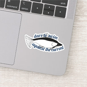 Durf te zwemmen tegen de stroom in Motiverende vis Sticker