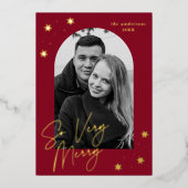 Dus zeer vrolijk script boogfoto Cranberry en goud Folie Feestdagenkaart (Voorkant)