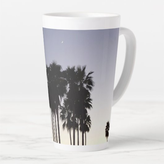 Dusk met Palm Trees Tropische Scene Latte Mok (Rechterhoek)