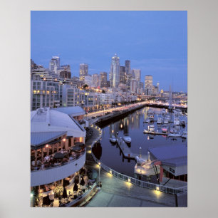 Dusk op Bell Harbour in Seattle, Washington. Poster