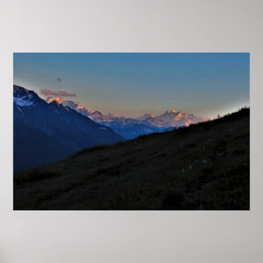 Dusk op de Zwitserse Alpen Poster (Voorkant)