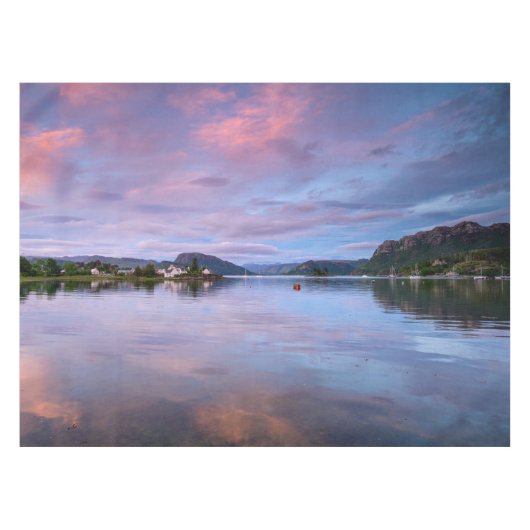 Dusk Sky Reflecties op Loch Carron Tafelkleed (Voorkant (Horizontaal))