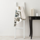 Dusky Blue Floral Brocade Patroon Sherpa Deken (In situ)