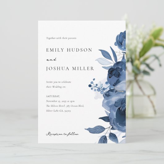 Dusky Blue Gold Floral bruiloft uitnodiging (Staand voorkant)