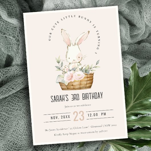Dusky Blush Bunny In Bloemenmand Kids Verjaardag Kaart