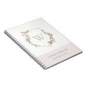 Dusky Blush Pink Wildflower Crest Monogram Notitieboek (Rechterzijde)