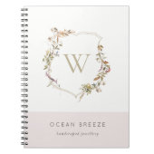 Dusky Blush Pink Wildflower Crest Monogram Notitieboek (Voorkant)