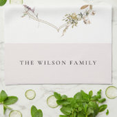 Dusky Blush Pink Wildflower Crest Monogram Theedoek (Gevouwen)